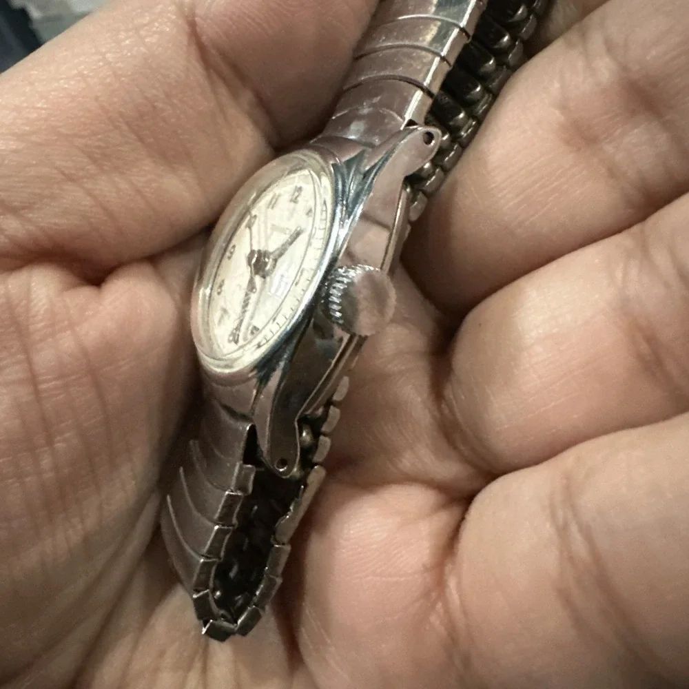 Works Vintage Timex Watch Women Silver White Dial Manual Wind 24mm Fit 6.25in